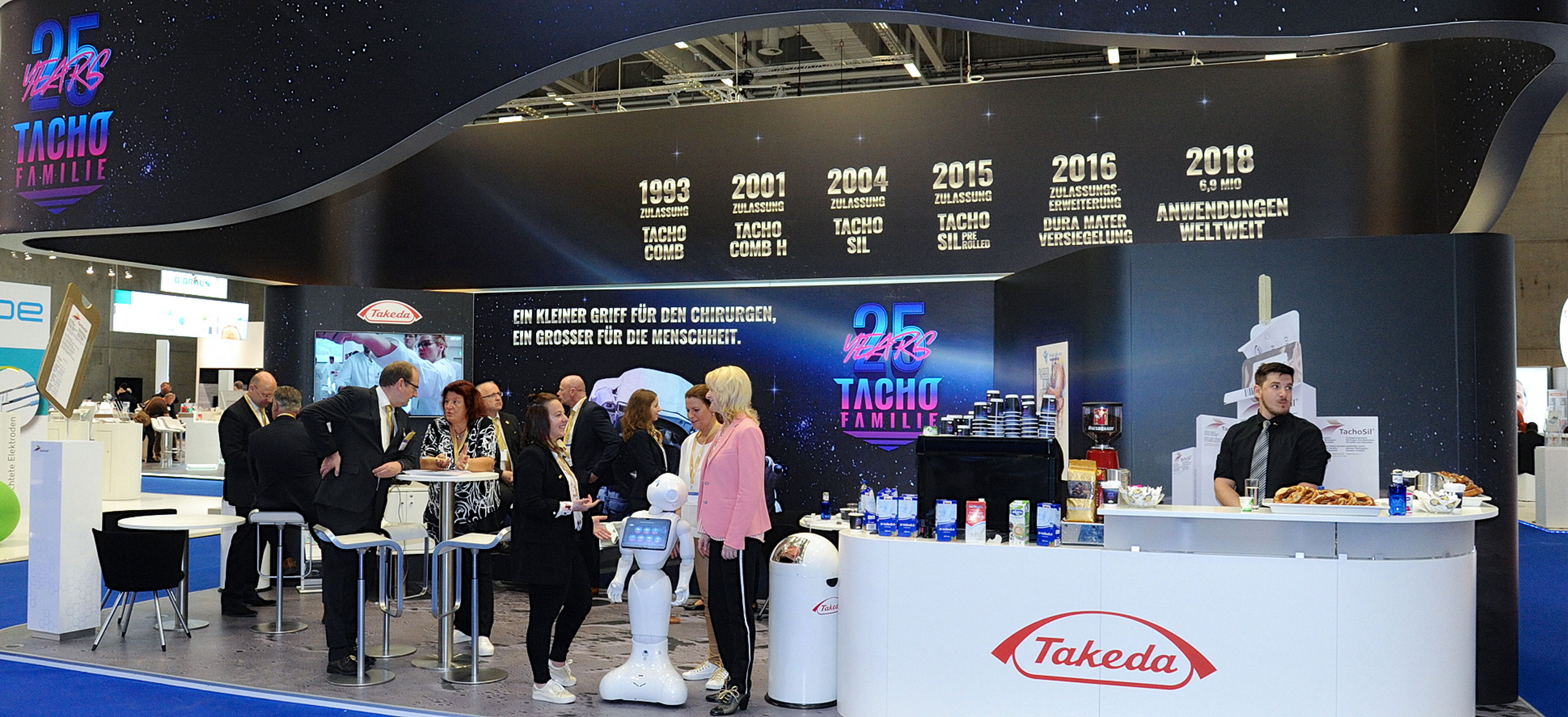 Takeda mit spacigem Messestand auf dem DGCH 2018